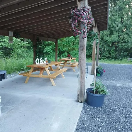 Beautiful Maple Ridge Farm Cabin Unit A Exterior photo